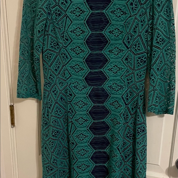 Gabby Skye - Size 10 Green cocktail dress. Never Worn - Picture 3 of 8